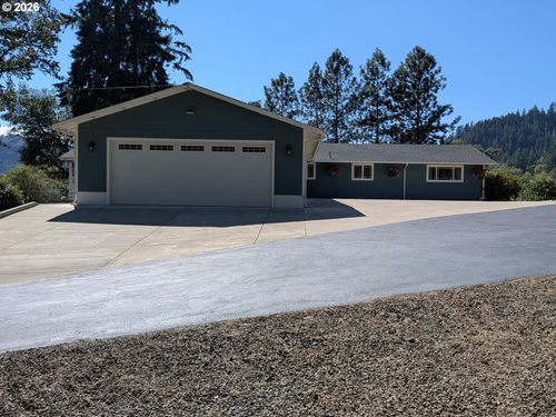 9450 Bullock Rd, Oakland, OR, 97462-9791 | Card Image