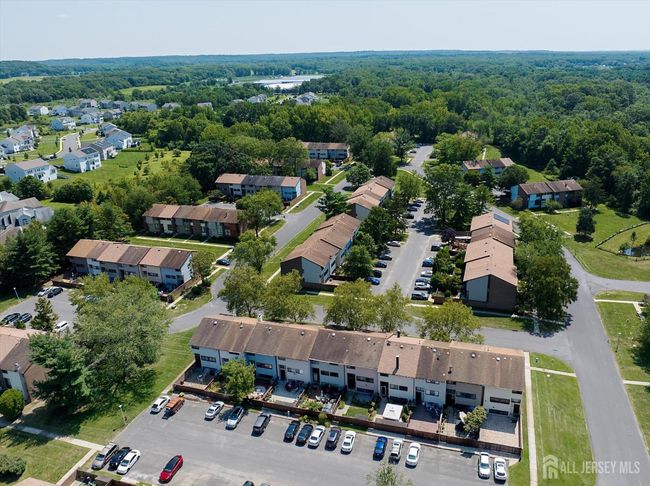 186 Hamilton Pl, Townhouse with 2 bedrooms, 2 bathrooms and null parking in East Windsor NJ | Image 4