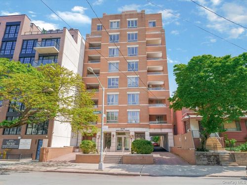 5d-2525 Newtown Ave, Astoria, NY, 11102-2468 | Card Image