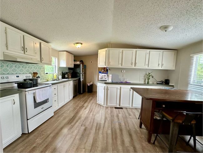 105 Singleton Dr, House other with 3 bedrooms, 2 bathrooms and 4 parking in Spicewood TX | Image 5