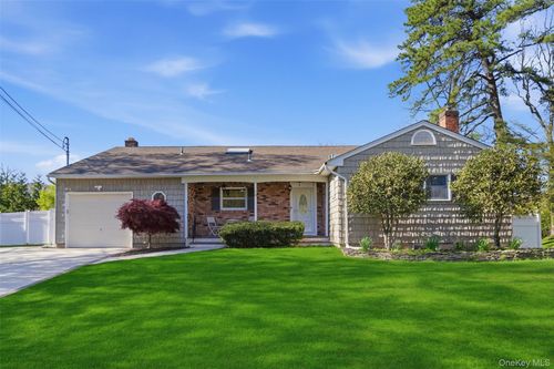15 7th Ave, Smithtown, NY, 11787-4508 | Card Image