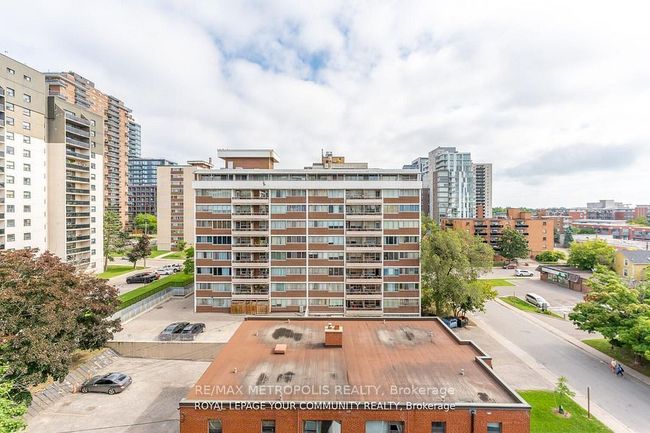 704 - 15 Elizabeth St N, Condo with 3 bedrooms, 2 bathrooms and null parking in Mississauga ON | Image 41