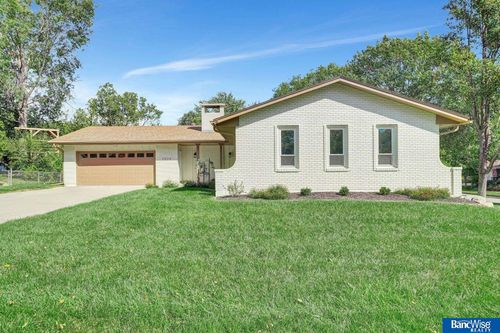 2524 Cheshire N, Lincoln, NE, 68512-1511 | Card Image