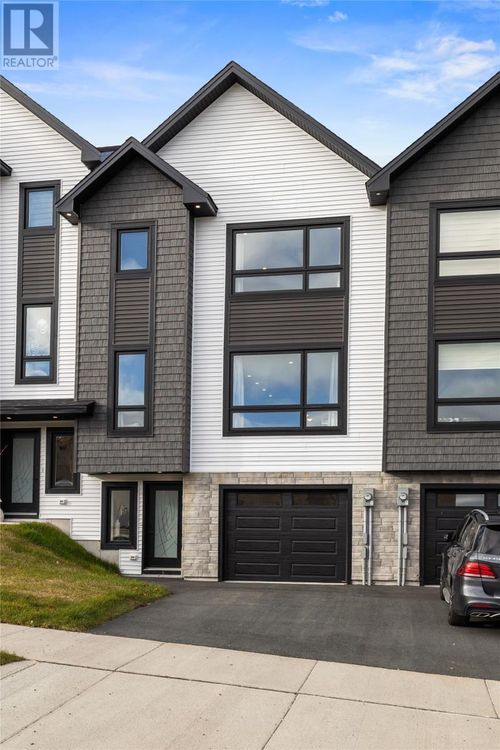 28 Donegal Run, Saint John's, NL, A1H0P7 | Card Image