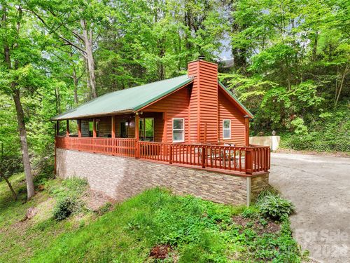 107 Pretty View Ln, Waynesville, NC, 28785-9880 | Card Image