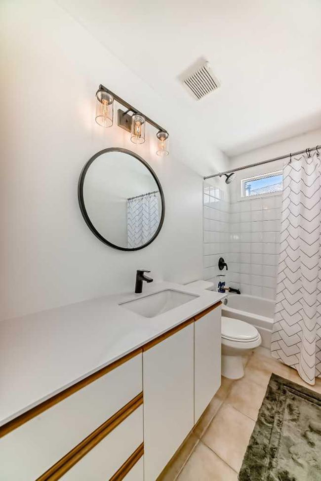 207 Coachway Rd Sw, House other with 3 bedrooms, 3 bathrooms and 2 parking in Calgary AB | Image 35