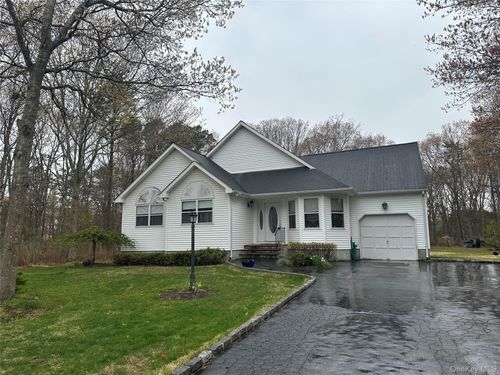 3 Horseshoe Lane, Brookhaven, NY, 11934 | Card Image