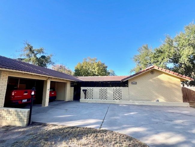 Front | Image 25