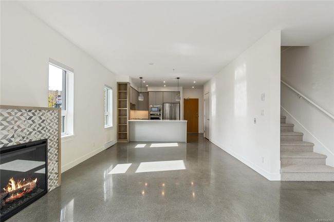 109 - 757 Tyee Rd, Condo with 2 bedrooms, 2 bathrooms and 2 parking in Victoria BC | Image 11