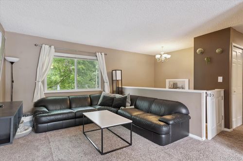 3431 Dianne Dr, Brighton, MI, 48114-8642 | Card Image