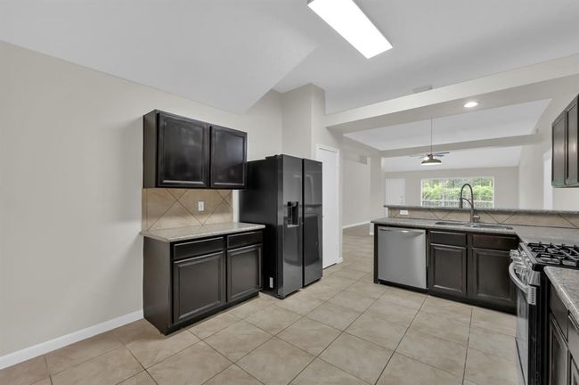 Kitchen. | Image 18