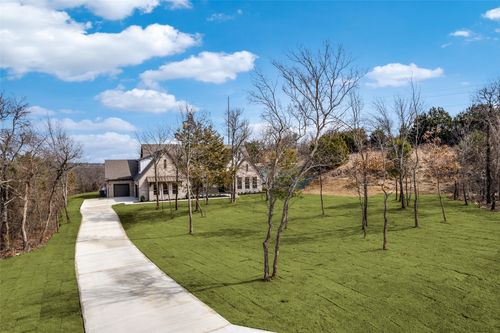 521 Aermotor Loop, Weatherford, TX, 76085-5801 | Card Image