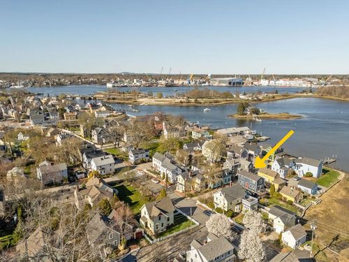 18 Walden St, Portsmouth, NH, 03801-5231 | Card Image