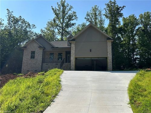 814 Montgomery Ct, Walnut Cove, NC, 27052-6878 | Card Image