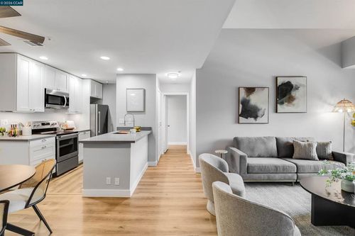 301-3173 Wayside Plaza, Walnut Creek, CA, 94597 | Card Image