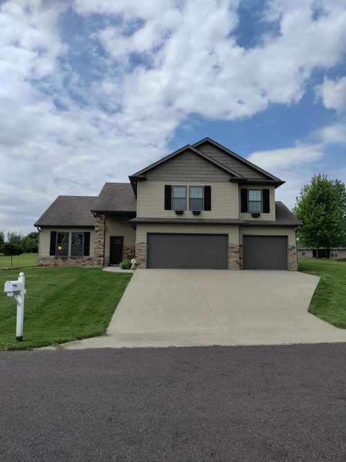 13685 Nottoway Ct, Boonville, MO, 65233-2690 | Card Image