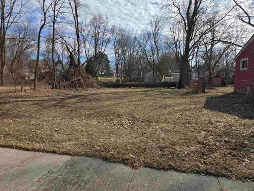 840 E Harris St, Lansing, MI, 48906-3335 | Card Image