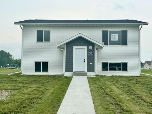 503 Mckinley St Se, Warroad, MN, 56763-2804 | Card Image
