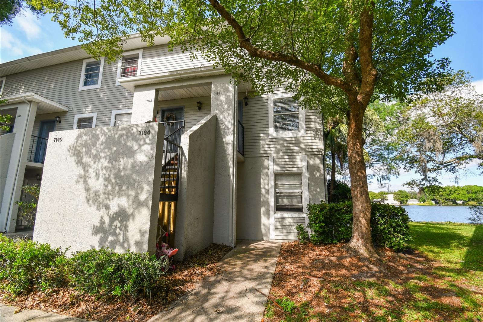Bank Dr, Tampa, FL 33617