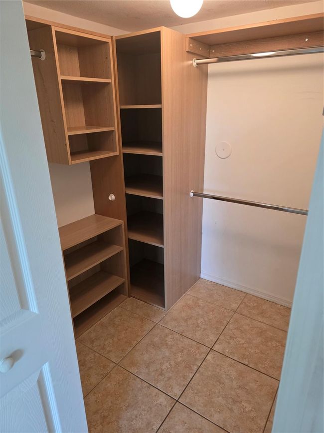 Primary Closet | Image 10