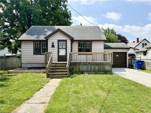 {{alt}} | Card Image