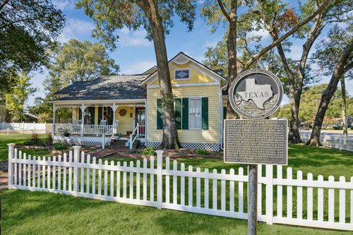 305 Hardeman St, Sealy, TX, 77474-2231 | Card Image