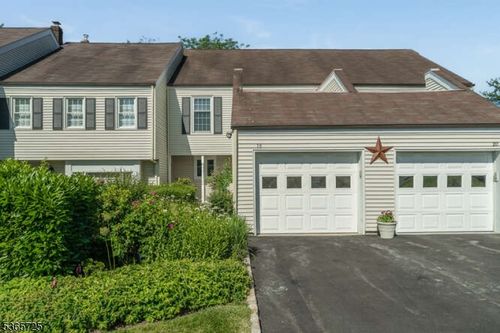 18 Pembroke Dr, Mendham, NJ, 07945-2006 | Card Image