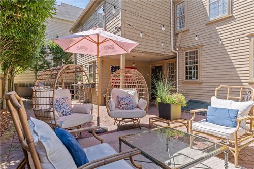 35 2nd St, Newport, RI, 02840-2412 | Card Image