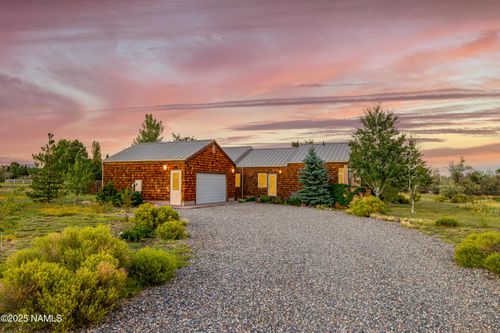 8135 Masters Ln, Flagstaff, AZ, 86004-1212 | Card Image