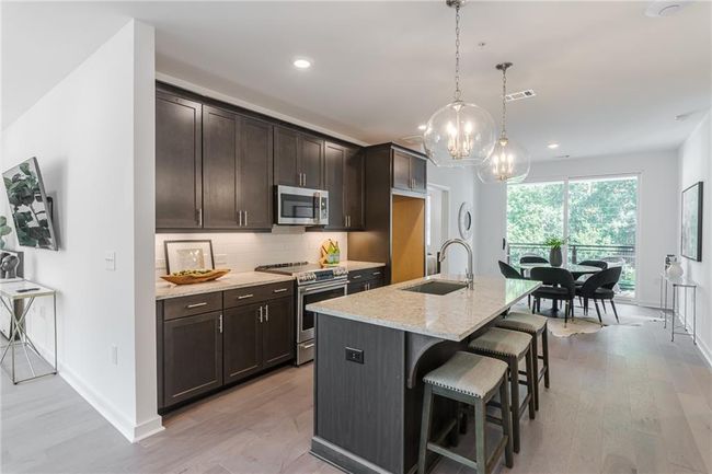 APT-1813 - 371 Grant Cir Se, Condo with 2 bedrooms, 2 bathrooms and null parking in Atlanta GA | Image 5