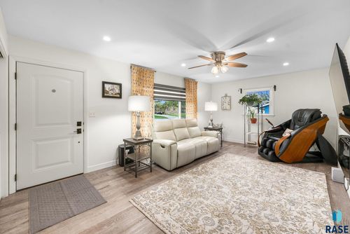 113 S 5th Ave Avenue, Brandon, SD, 57005 | Card Image