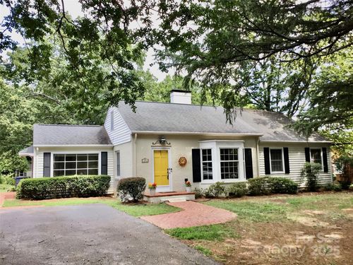808 Henkel Rd, Statesville, NC, 28677-3216 | Card Image