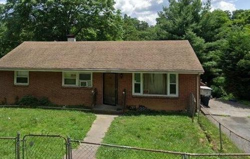 4902 Autumn Ln Nw, Roanoke, VA, 24017-4610 | Card Image