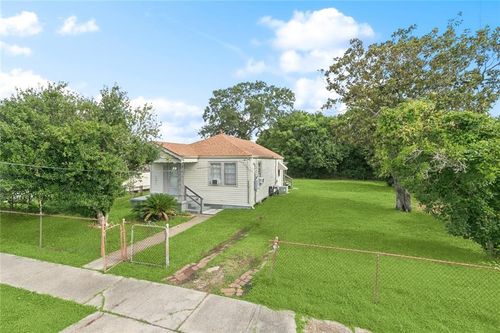1117 Perry St, Gretna, LA, 70053-2139 | Card Image
