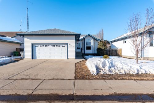 4606 39 St, Lloydminster, SK, S9V2C1 | Card Image