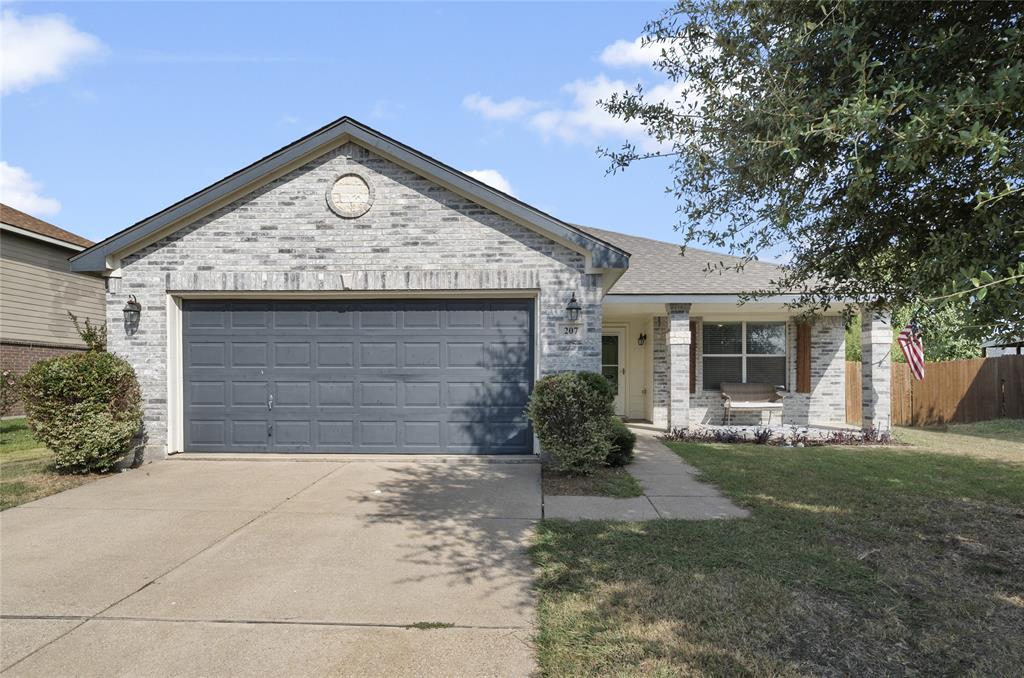 Blue Roan Dr, Waxahachie, TX 75165