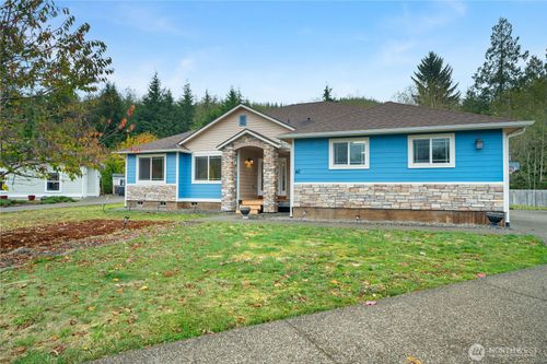 42 Holbrook Ln, Aberdeen, WA, 98520-6906 | Card Image