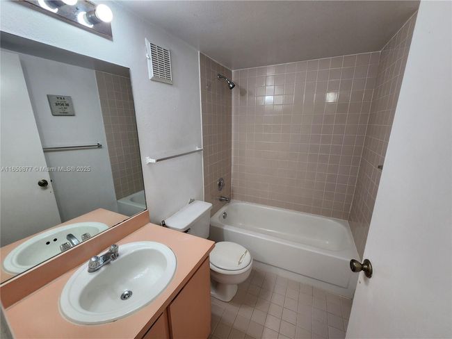 APT-302 - 8240 Sw 210 Th St, Condo with 2 bedrooms, 2 bathrooms and null parking in Cutler Bay FL | Image 11