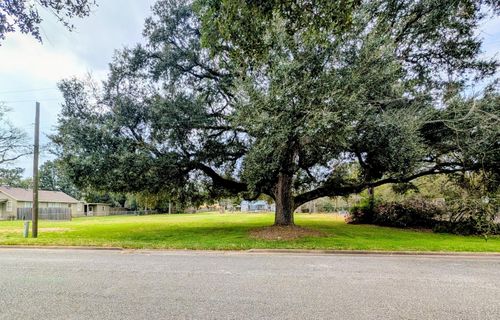 000 Yupon St, Liberty, TX, 77575 | Card Image