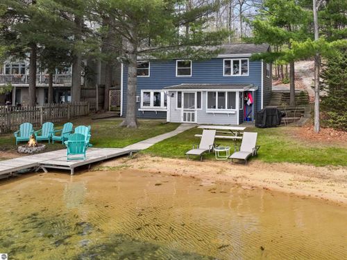 489 Peninsula Trl, Traverse City, MI, 49696-9460 | Card Image