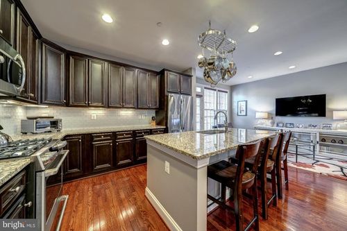 3911 Chain Bridge Rd, FAIRFAX, VA, 22030-3905 | Card Image