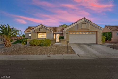 8801 Villa Ridge Dr, Las Vegas, NV, 89134-8535 | Card Image