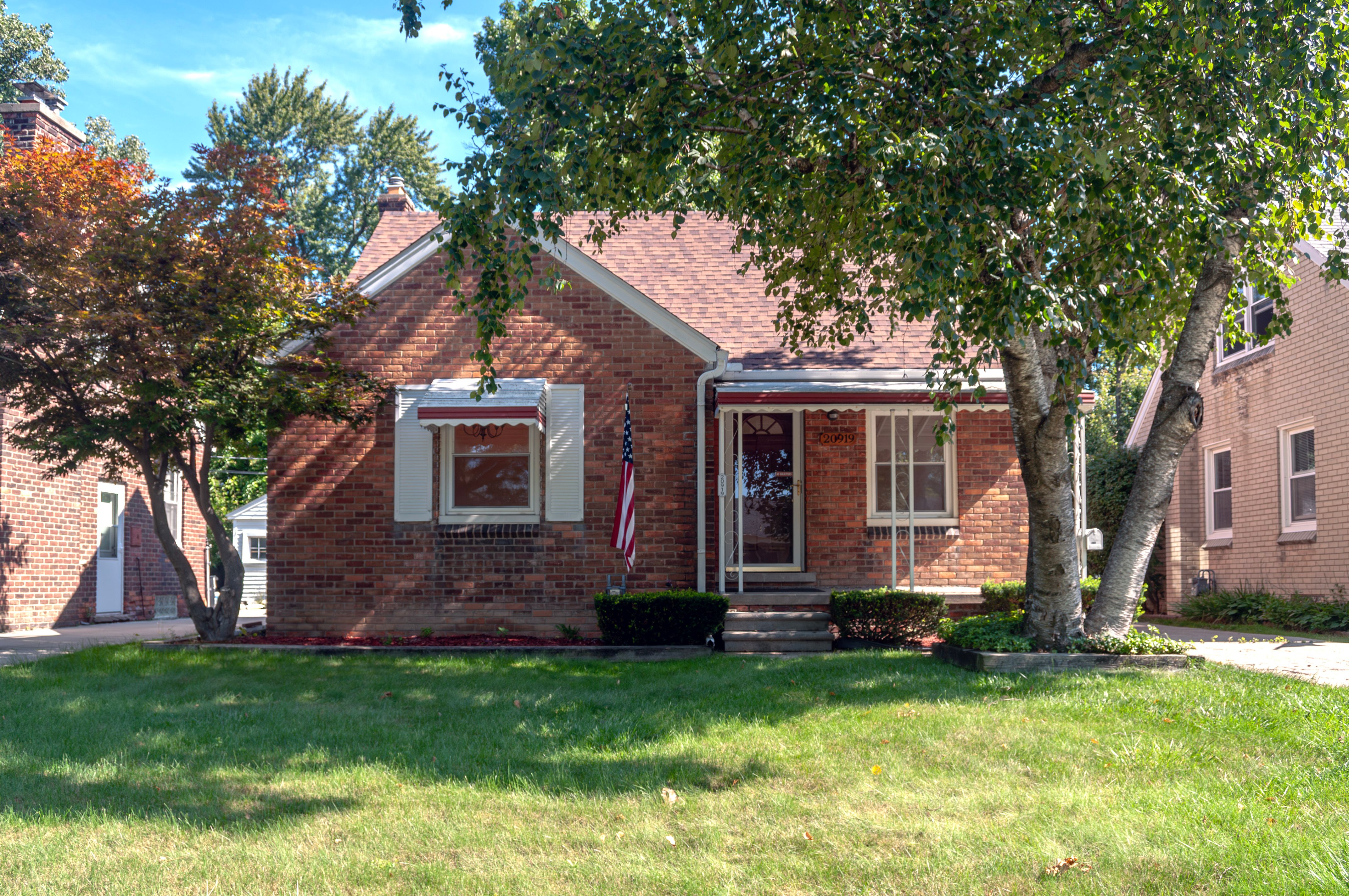 Hawthorne St, Harper Woods, MI 48225