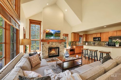 76 Clearwater Ct, Donnelly, ID, 83615 | Card Image