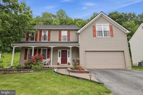 820 Windridge Ln, DOWNINGTOWN, PA, 19335-3440 | Card Image