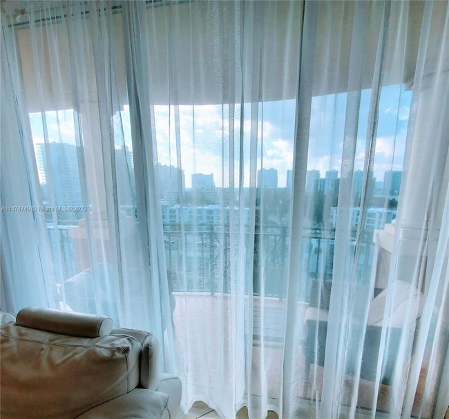 APT-906 - 17555 Atlantic Blvd, Condo with 2 bedrooms, 2 bathrooms and null parking in Sunny Isles Beach FL | Image 25