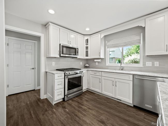 20-web-or-mls-P2144877.jpg | Image 12