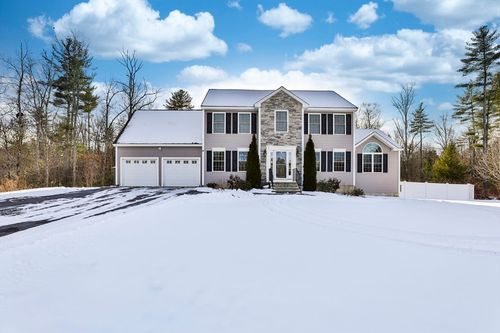 19 Hamel Cir, Litchfield, NH, 03052-2561 | Card Image