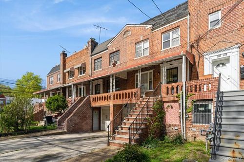 88 208th St, Queens Village, NY, 11427 | Card Image