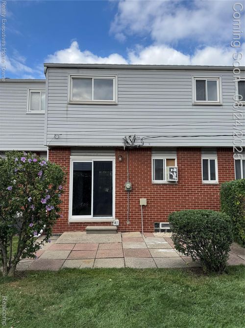 27836 Eastwick Sq, Roseville, MI, 48066-4811 | Card Image